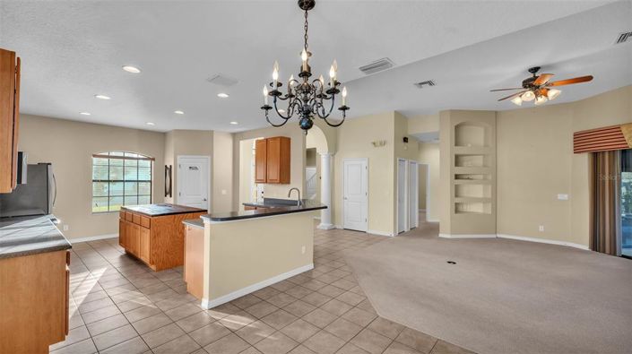 Image No.12-5 Bed Property for sale