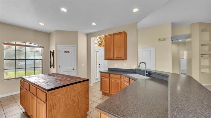 Image No.13-5 Bed Property for sale