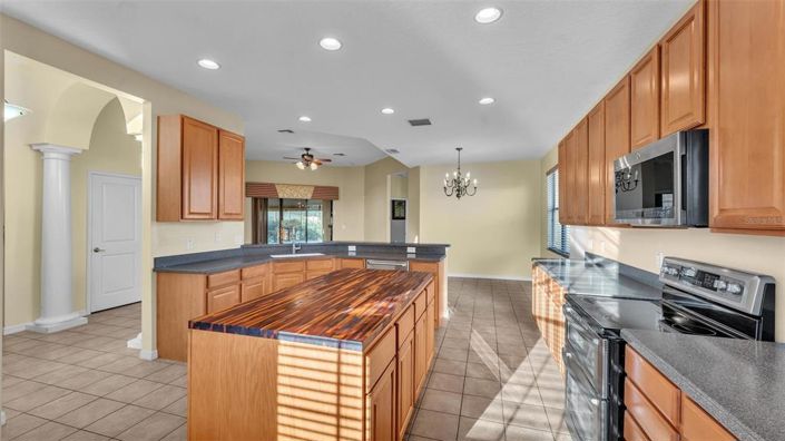 Image No.16-5 Bed Property for sale