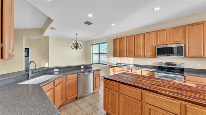 Image No.17-5 Bed Property for sale