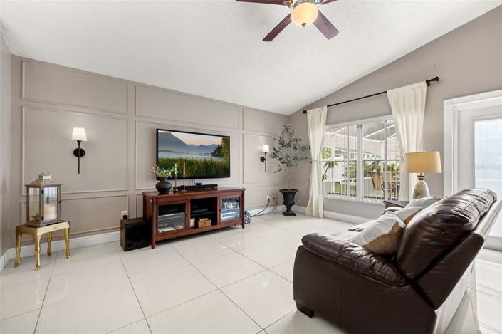 Image No.20-4 Bed Property for sale