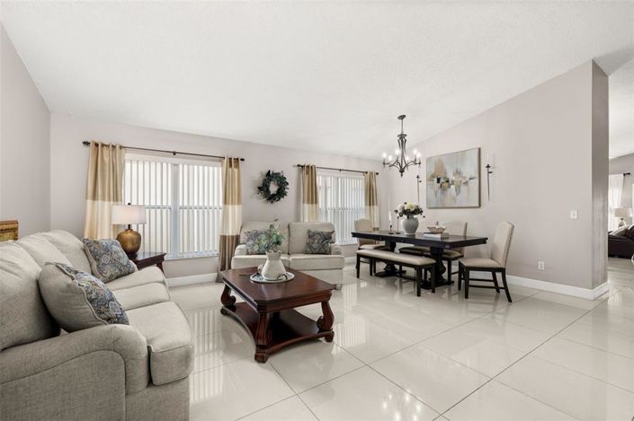 Image No.5-4 Bed Property for sale