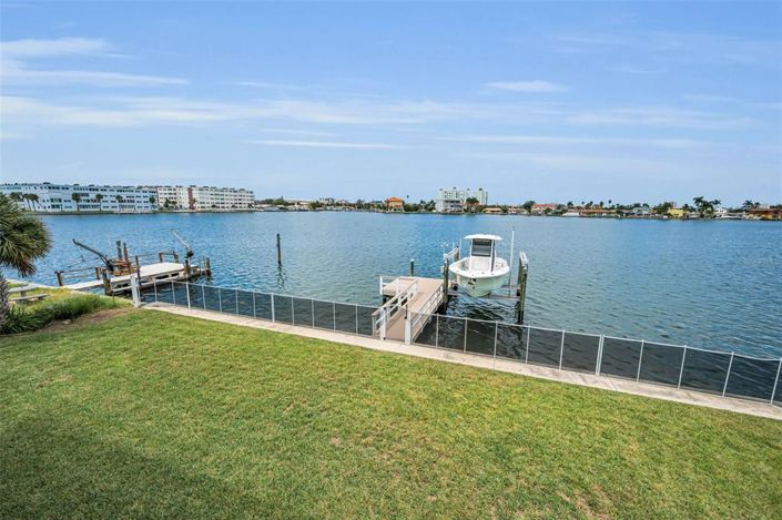 Image No.17-5 Bed Property for sale