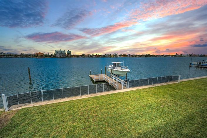 Image No.2-5 Bed Property for sale