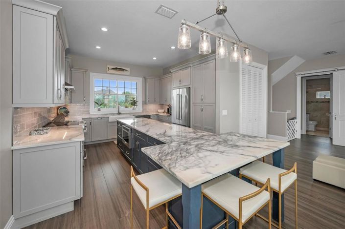 Image No.23-5 Bed Property for sale