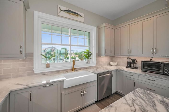 Image No.25-5 Bed Property for sale