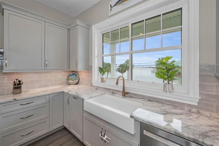 Image No.26-5 Bed Property for sale