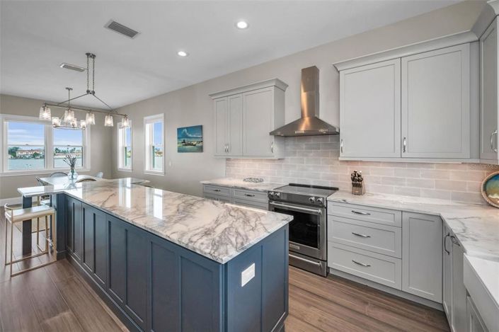 Image No.27-5 Bed Property for sale