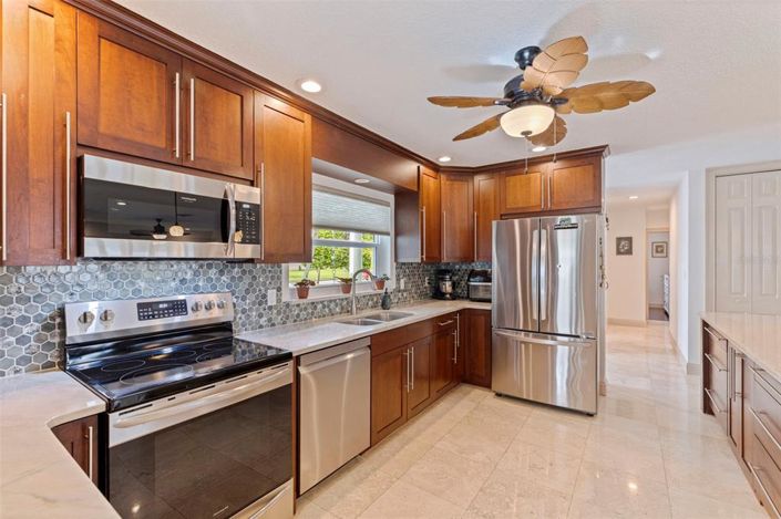 Image No.10-3 Bed Property for sale