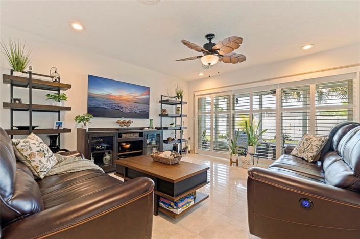 Image No.12-3 Bed Property for sale