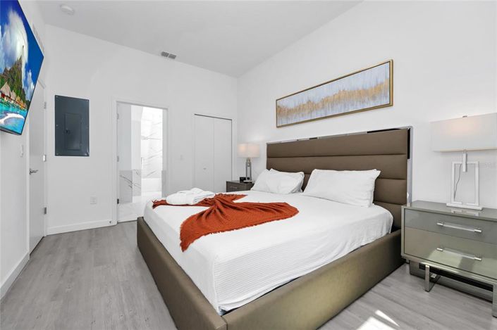 Image No.15-4 Bed Townhouse for sale