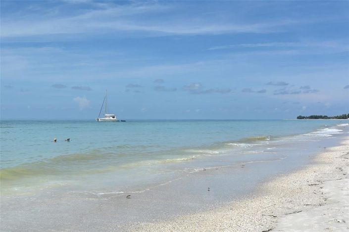 Image No.52-3 Bed Property for sale