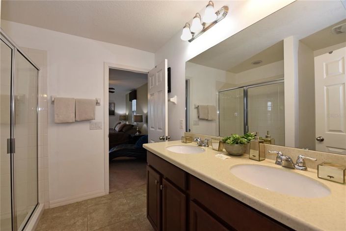 Image No.4-7 Bed Property for sale