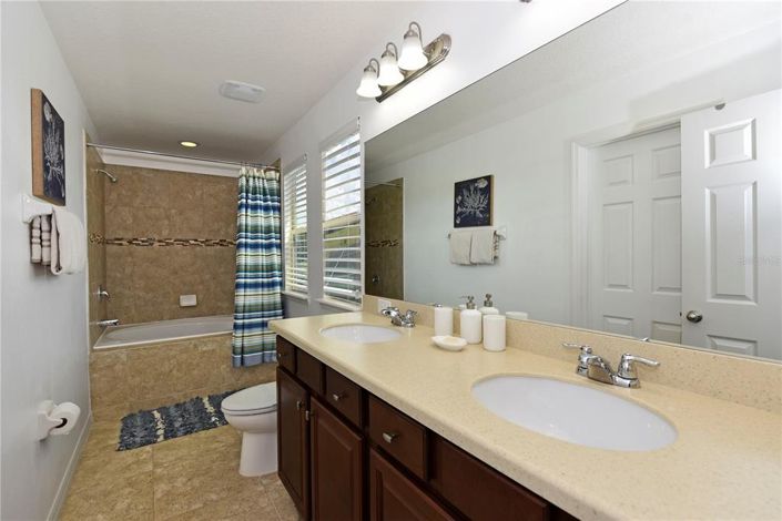 Image No.7-7 Bed Property for sale