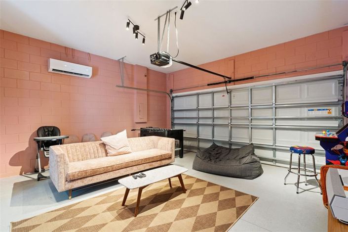 Image No.19-5 Bed Property for sale