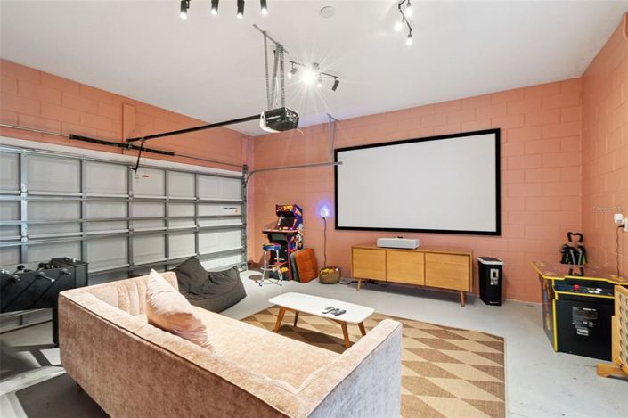 Image No.20-5 Bed Property for sale