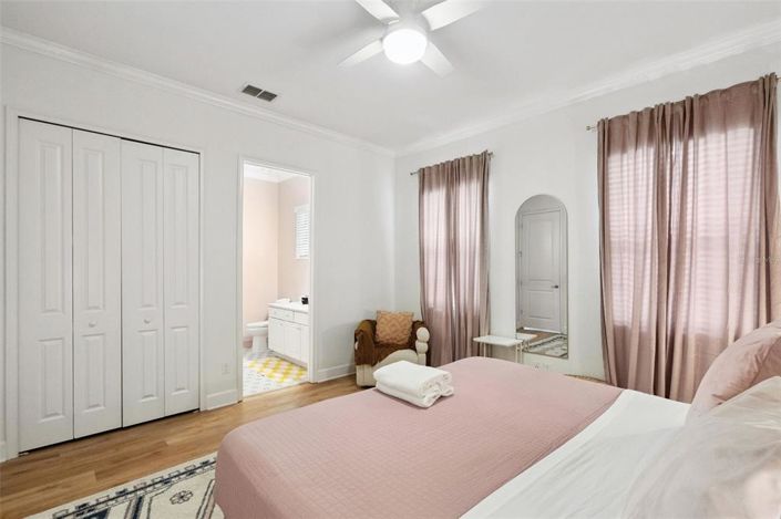 Image No.22-5 Bed Property for sale