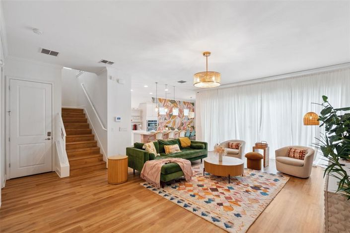 Image No.24-5 Bed Property for sale