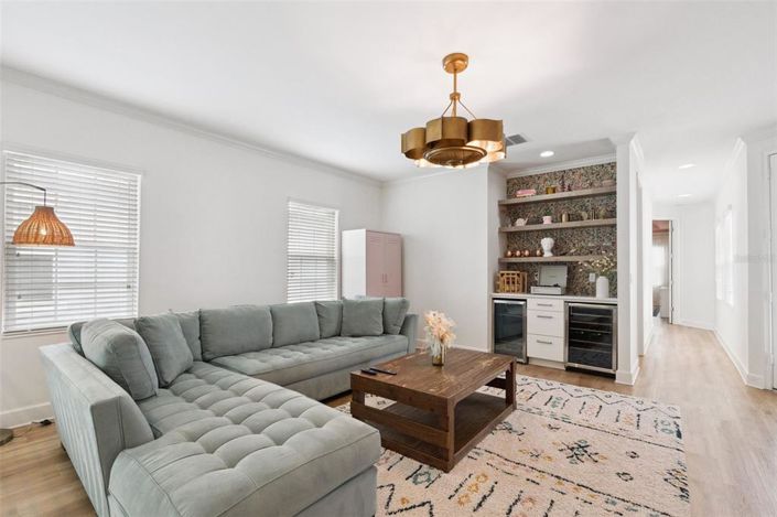 Image No.28-5 Bed Property for sale