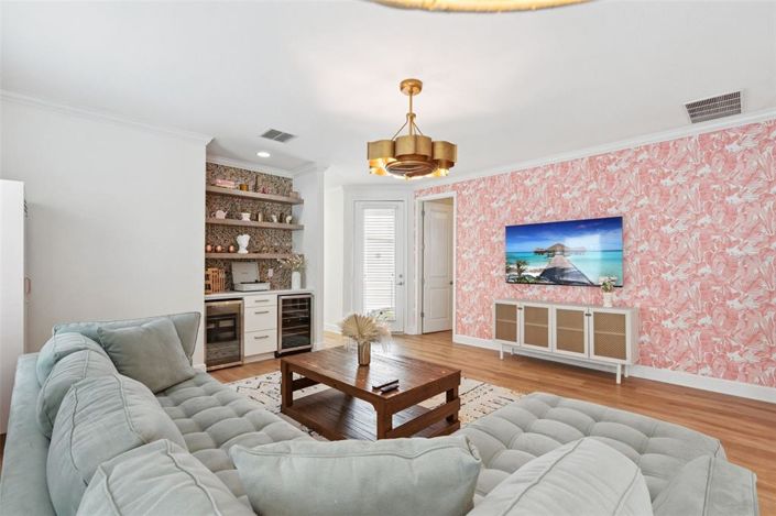 Image No.30-5 Bed Property for sale