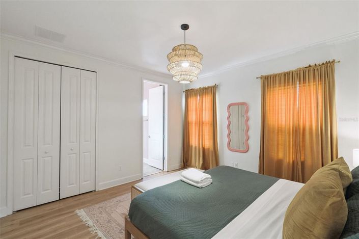 Image No.32-5 Bed Property for sale