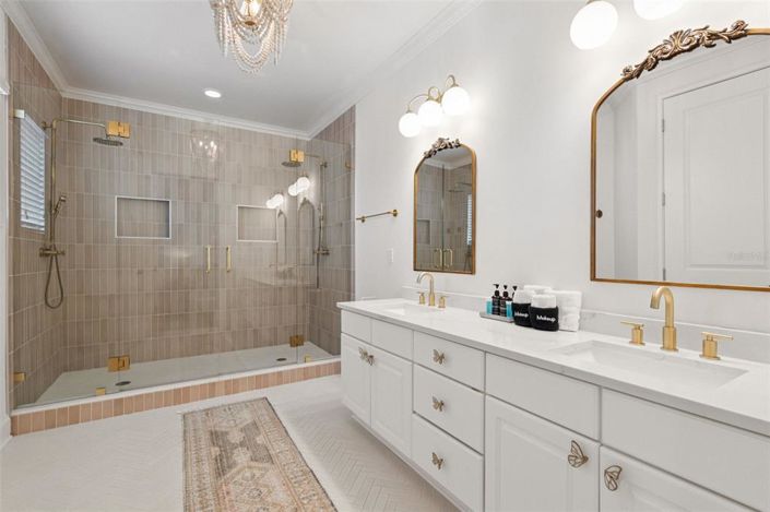 Image No.44-5 Bed Property for sale