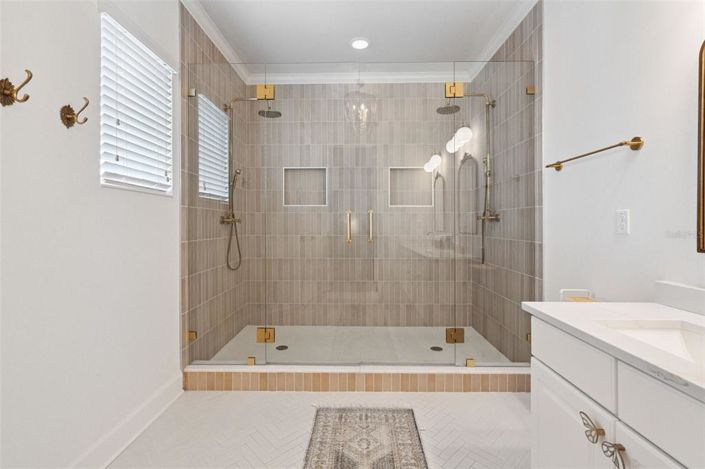 Image No.45-5 Bed Property for sale