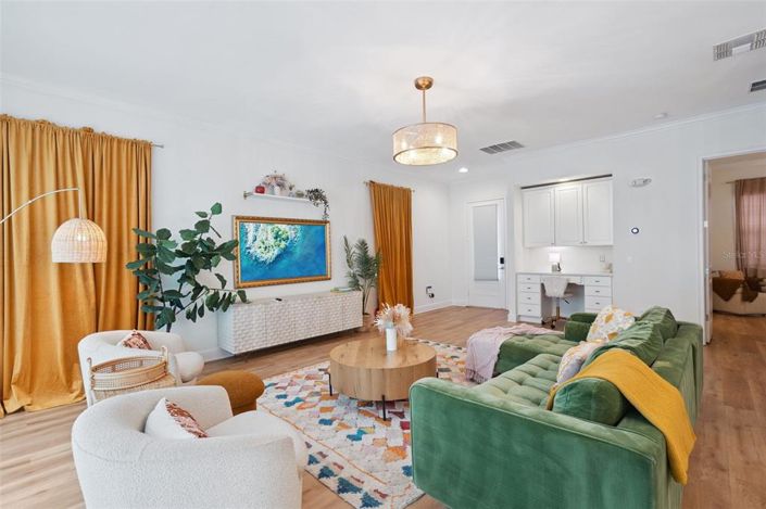 Image No.5-5 Bed Property for sale