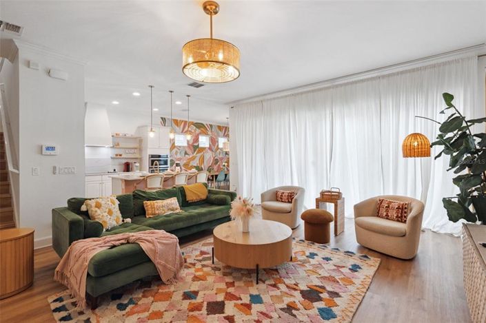 Image No.8-5 Bed Property for sale