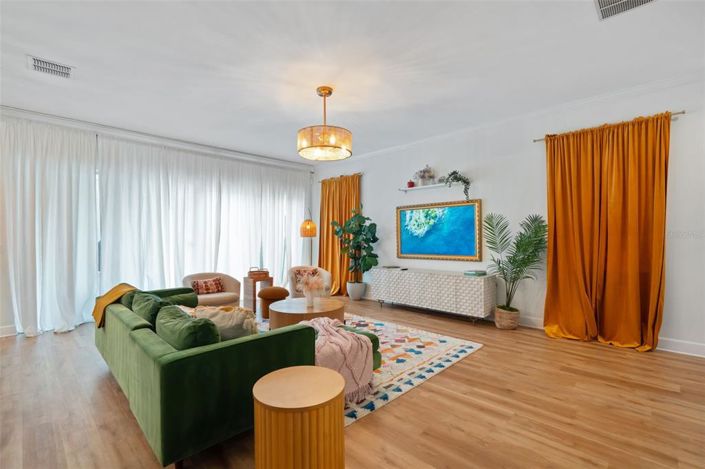 Image No.9-5 Bed Property for sale