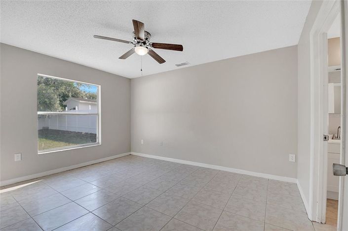 Image No.13-4 Bed Property for sale