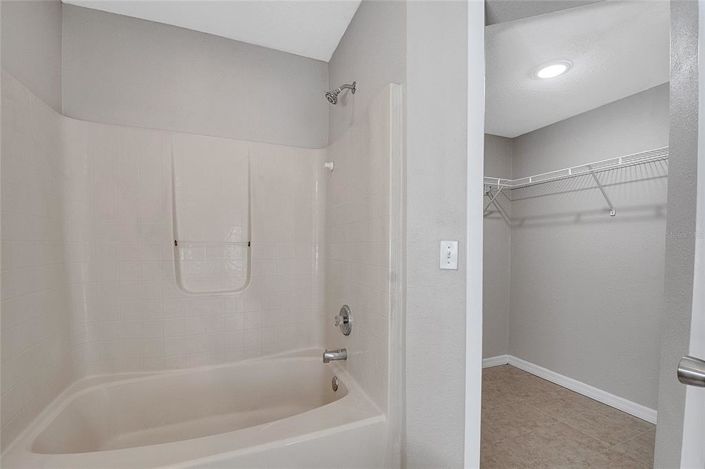 Image No.17-4 Bed Property for sale