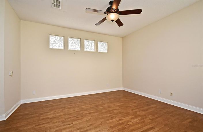 Image No.13-3 Bed Property for sale