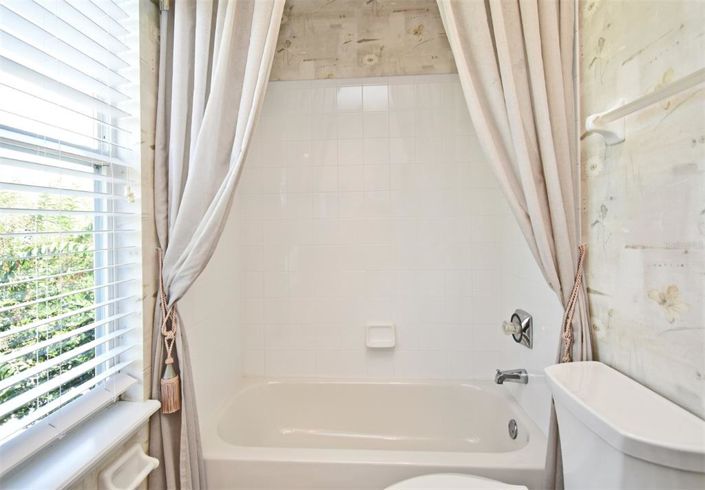 Image No.31-3 Bed Property for sale