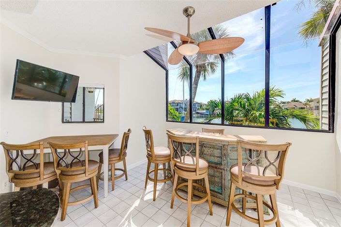 Image No.10-2 Bed Property for sale