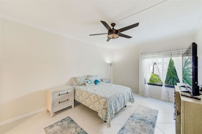 Image No.12-2 Bed Property for sale