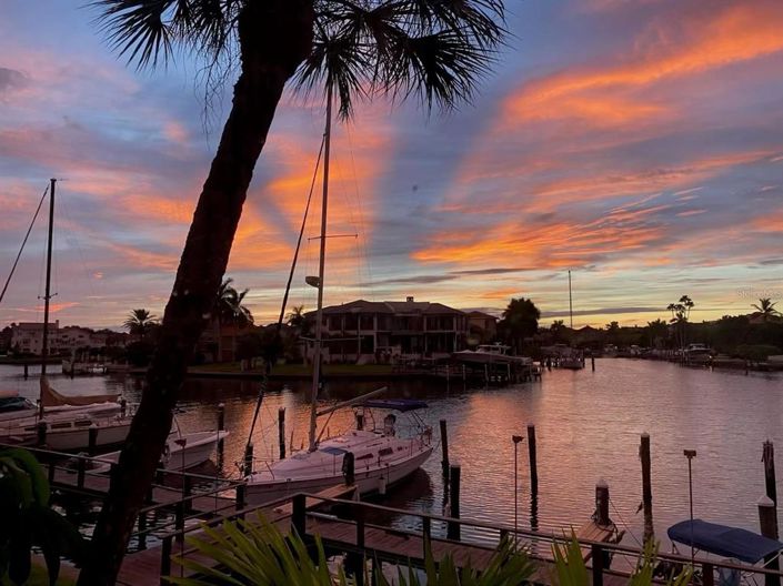 Image No.27-2 Bed Property for sale