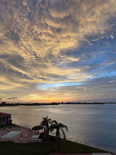 Image No.17-2 Bed Property for sale