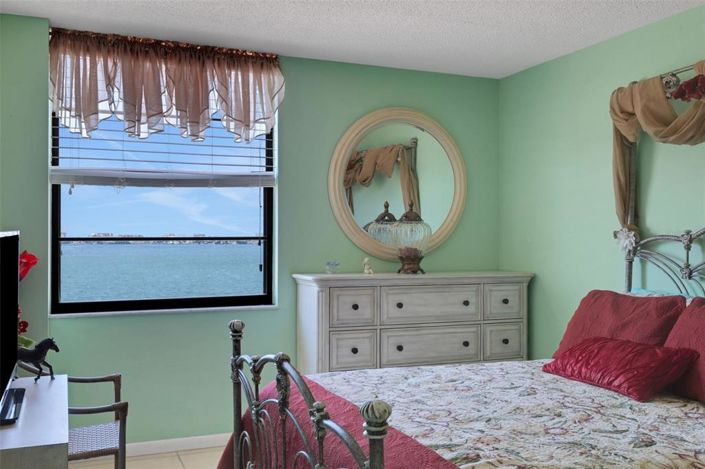 Image No.22-2 Bed Property for sale