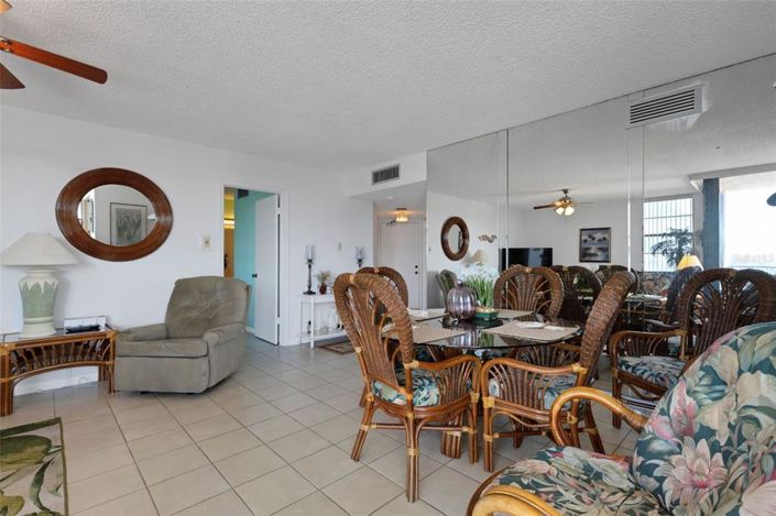 Image No.7-2 Bed Property for sale