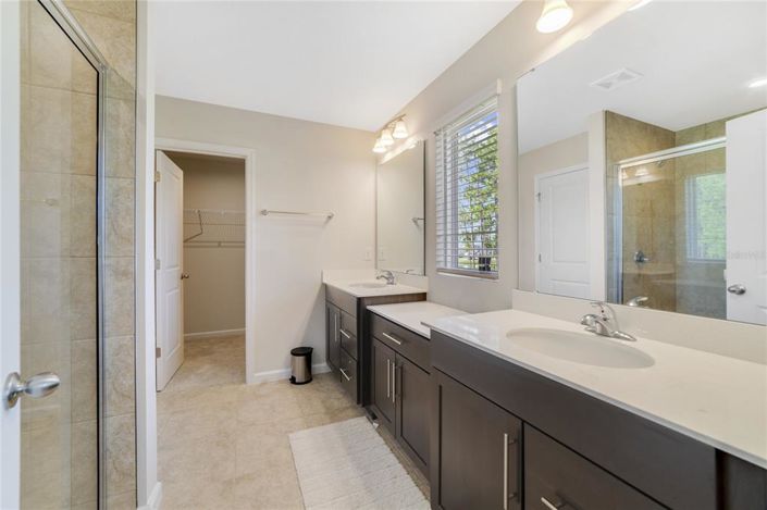 Image No.17-5 Bed Property for sale