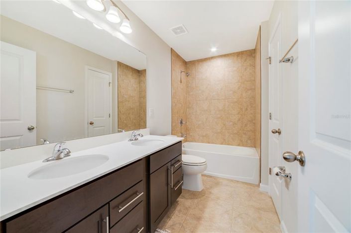 Image No.20-5 Bed Property for sale