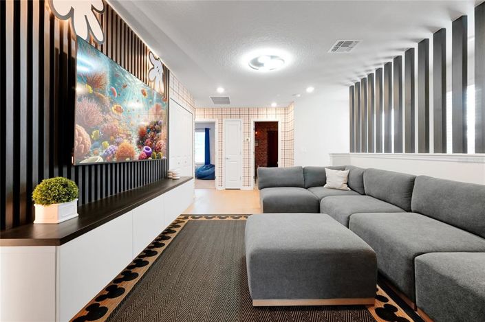 Image No.36-5 Bed Townhouse for sale