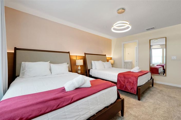 Image No.40-5 Bed Townhouse for sale