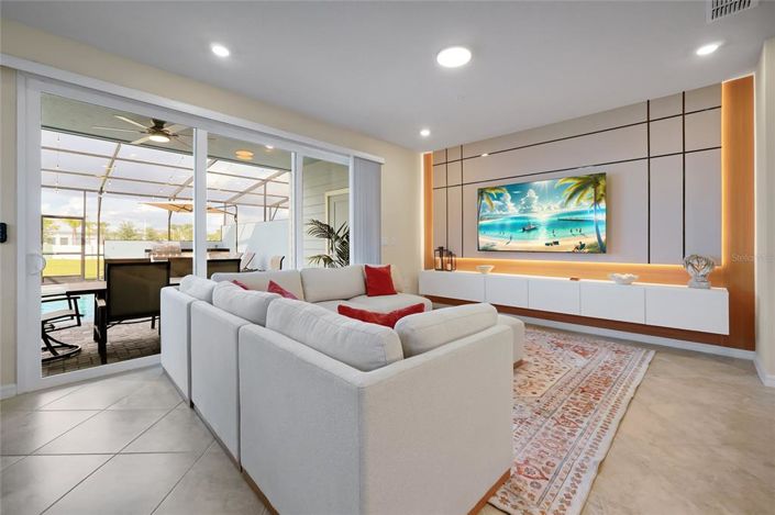 Image No.7-5 Bed Townhouse for sale