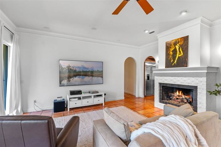 Image No.14-4 Bed Property for sale