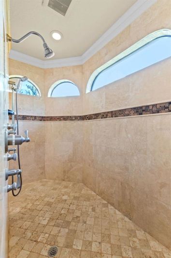 Image No.32-4 Bed Property for sale