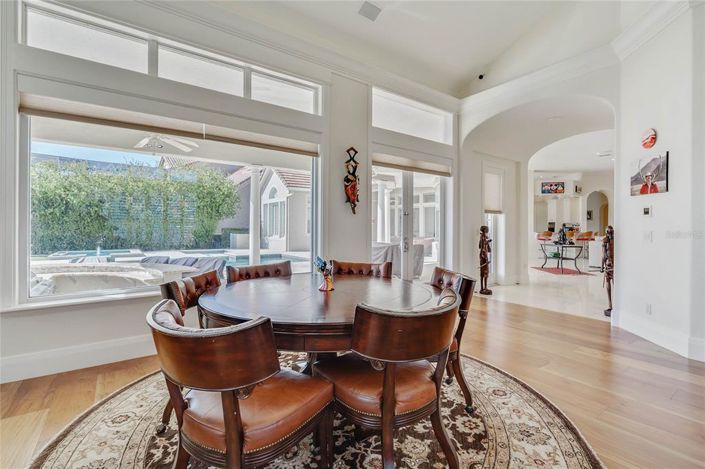 Image No.26-6 Bed Property for sale