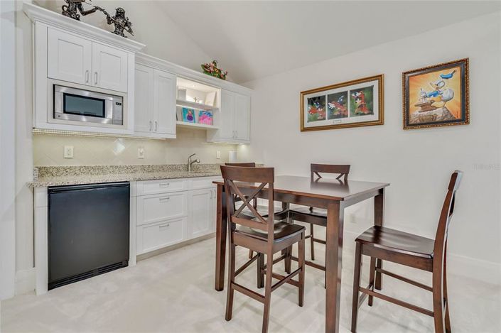 Image No.40-6 Bed Property for sale