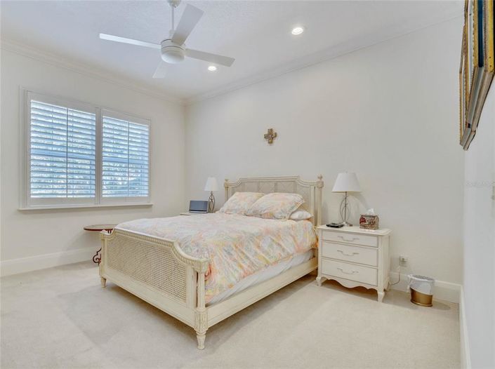 Image No.45-6 Bed Property for sale